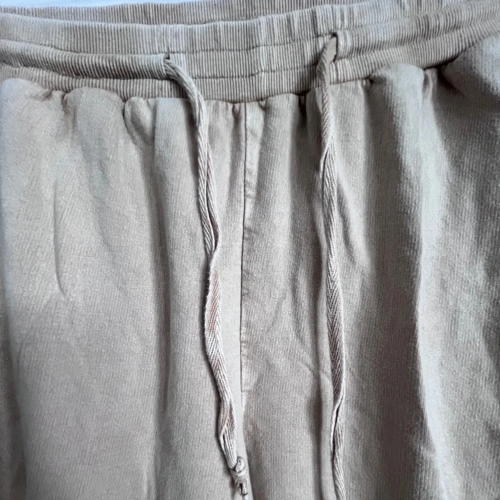Solitaire Beige Floral Embroidered stonewash SweatPants size large - Picture 5 of 10